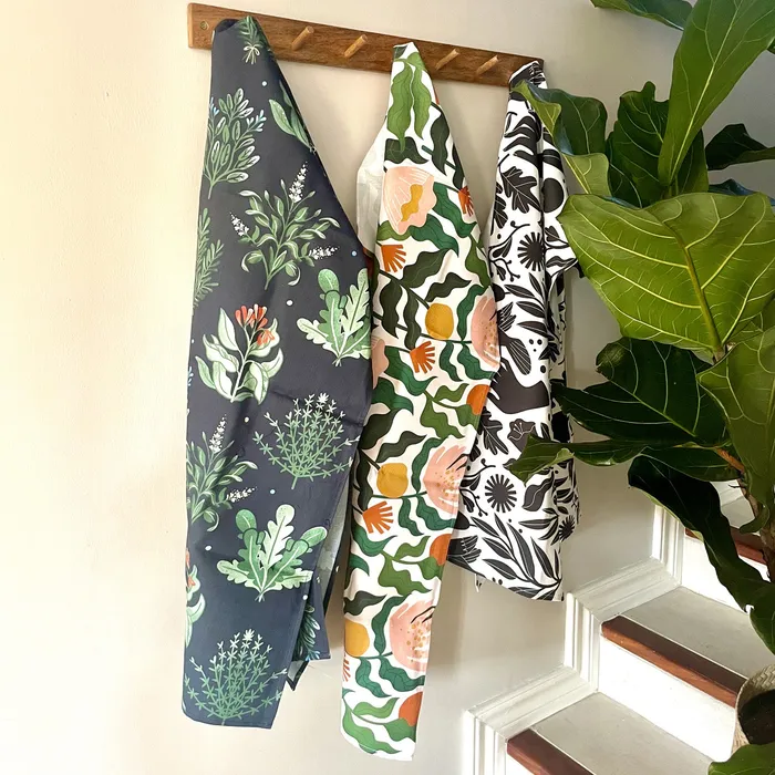 Aurora Home Earrings Table Runner Herb