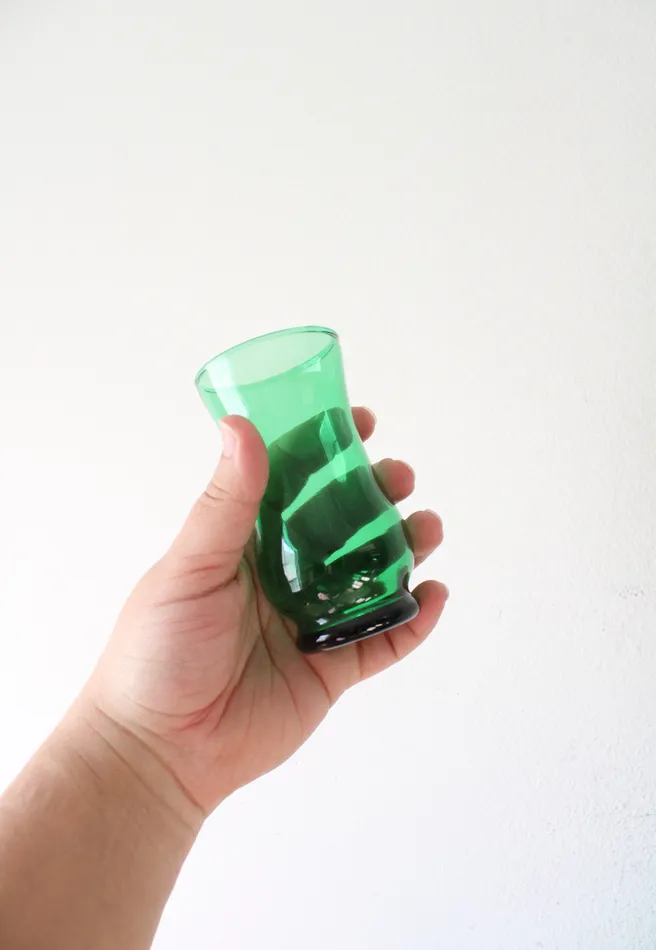 Rings Vintage Emerald Green Hand Painted Floral Glass Pitcher Cups Set Of 7 Jubilee Thrift