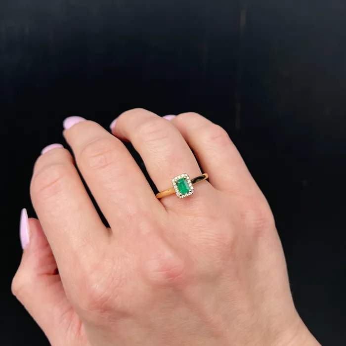 The Gem House Rings 18K Yellow Gold 029 Carat Emerald and Diamond Ring