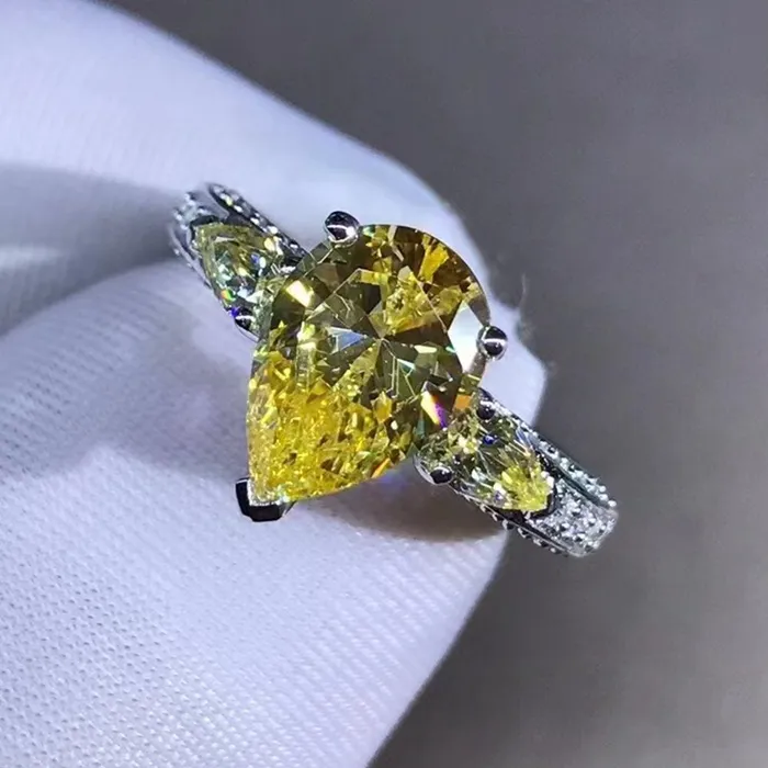 2 Carat Pear Cut Moissanite Ring Vivid Yellow VVS Three Stones Basket Beadset Leyloon Jewelry Rings 2 Carat Pear Cut Moissanite Ring Vivid Yellow VVS Three Stones Basket Beadset Leyloon Jewelry Rings
