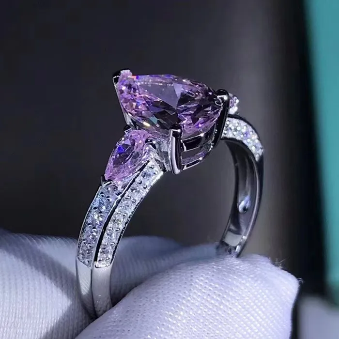 2 Carat Pear Cut Moissanite Ring Vivid Yellow VVS Three Stones Basket Beadset Leyloon Jewelry Rings