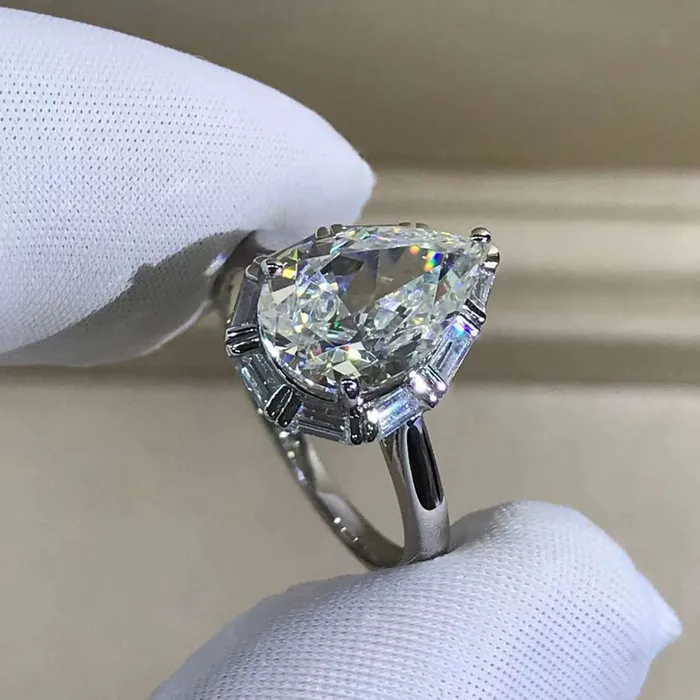 4 Carat Pear Cut Moissanite Ring KM Color Halo Cathedral Pinched Shank Leyloon Jewelry Rings