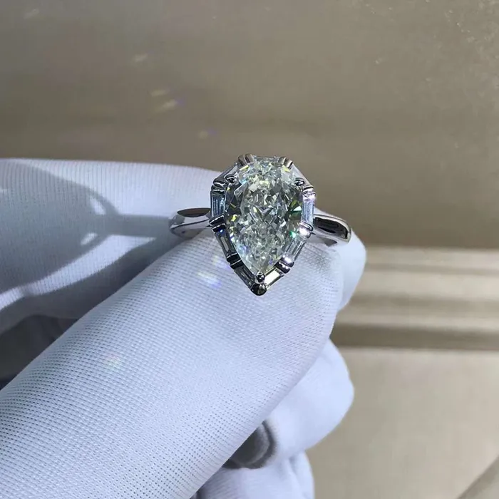 4 Carat Pear Cut Moissanite Ring KM Color Halo Cathedral Pinched Shank Leyloon Jewelry Rings