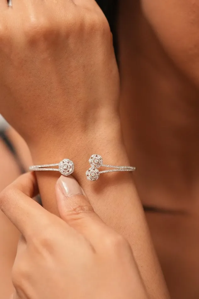 Attrangi Bracelets Amoora Floral Diamond Bracelet Daily Wear Attrangi Bracelets Amoora Floral Diamond Bracelet Daily Wear