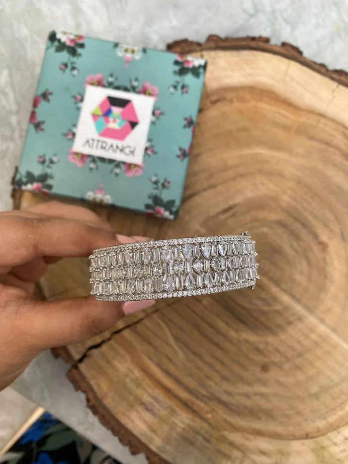 Attrangi Earrings Mehek Diamond Kada