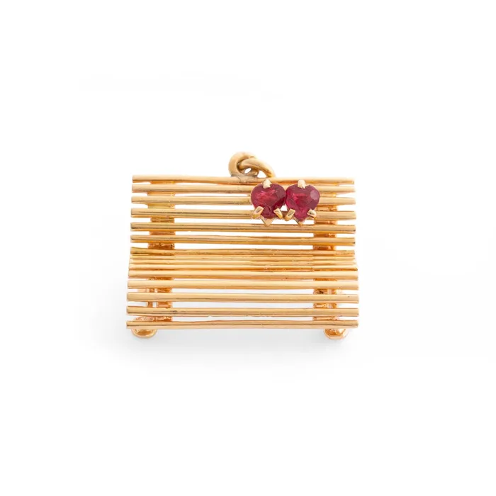 PreStyled Sets Vintage Lovers Bench 18K Gold Charm