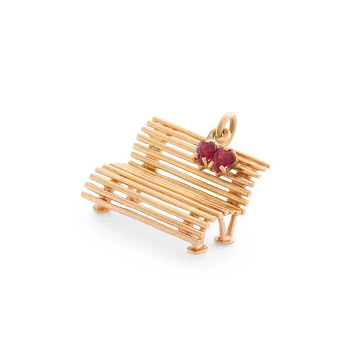 PreStyled Sets Vintage Lovers Bench 18K Gold Charm