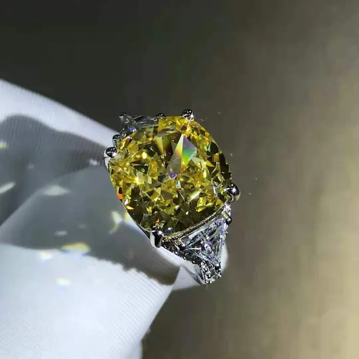 Rings Leyloon Jewelry 6 Carat Cushion Cut Moissanite Ring Vivid Yellow VVS Three Stone Cathedral Beadset