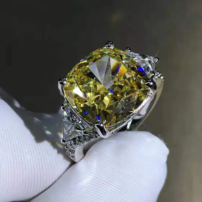 Rings Leyloon Jewelry 6 Carat Cushion Cut Moissanite Ring Vivid Yellow VVS Three Stone Cathedral Beadset