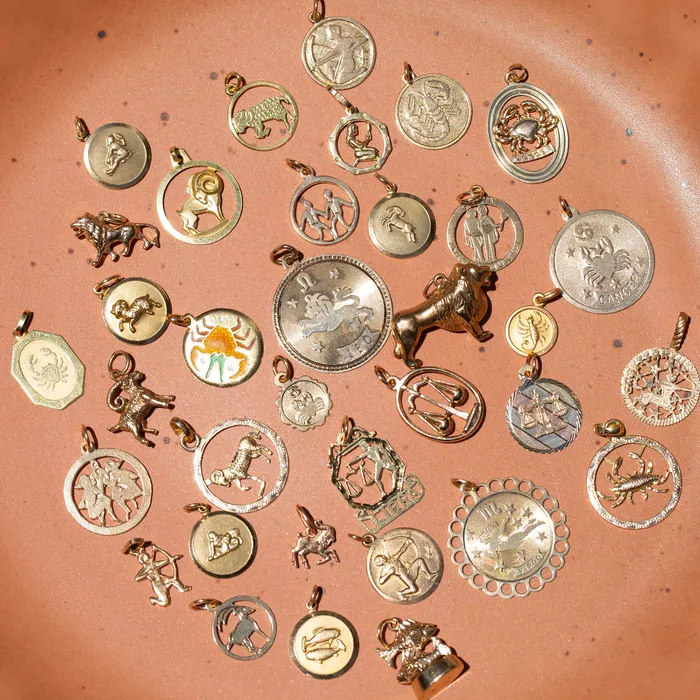 Vintage Charm Necklaces English Cancer 9K Gold Oval Zodiac Charm