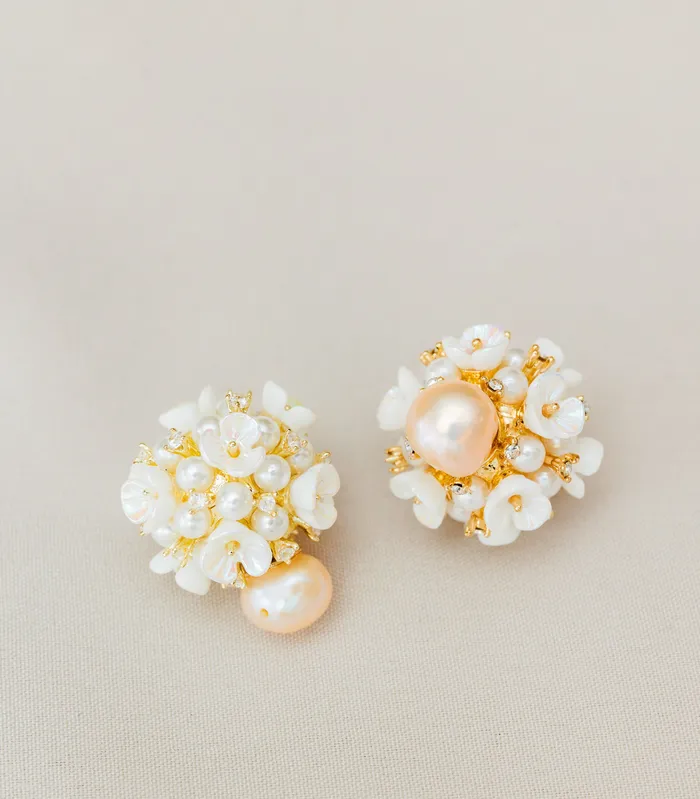 Arete Earrings Peonia Petal Pearl Studs