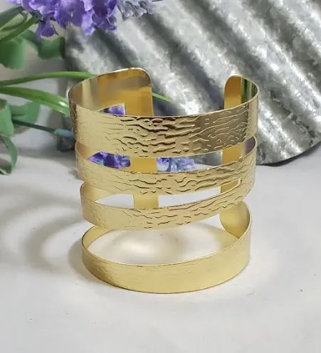  Bracelets AZ1011 Gold Etched Cuff Bracelet
