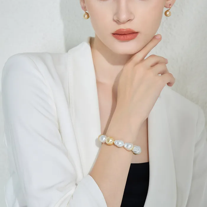 Bracelets Pearly Lustre 18k Gold Baroque South Sea Pearl Bracelet KB00027