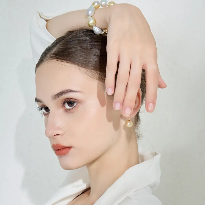 Bracelets Pearly Lustre 18k Gold Baroque South Sea Pearl Bracelet KB00027