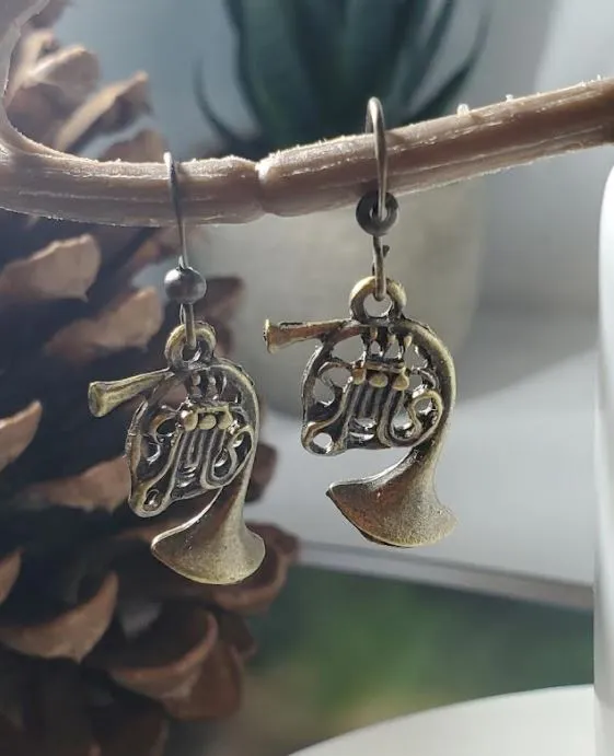 E1681 Bronze French Horn Earrings Earrings