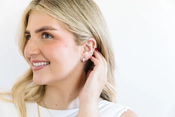 Earrings Hey June Square Matte Huggies