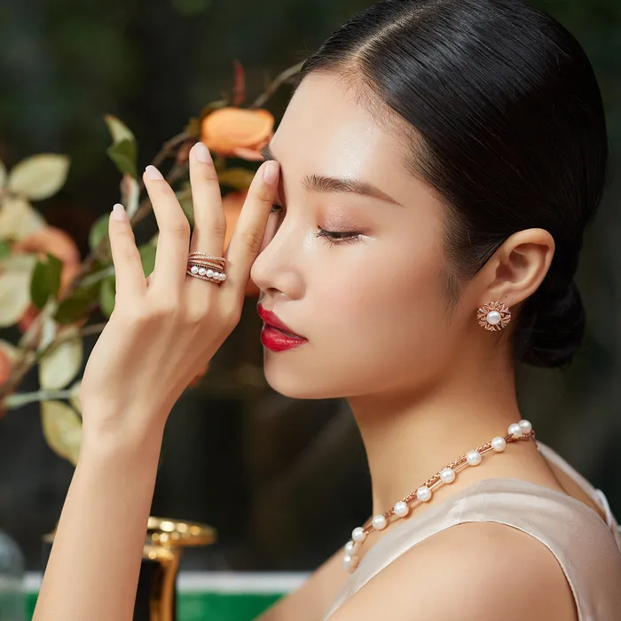 Earrings Pearly Lustre Elegant Freshwater Pearl Earrings WE00282 GARDENS