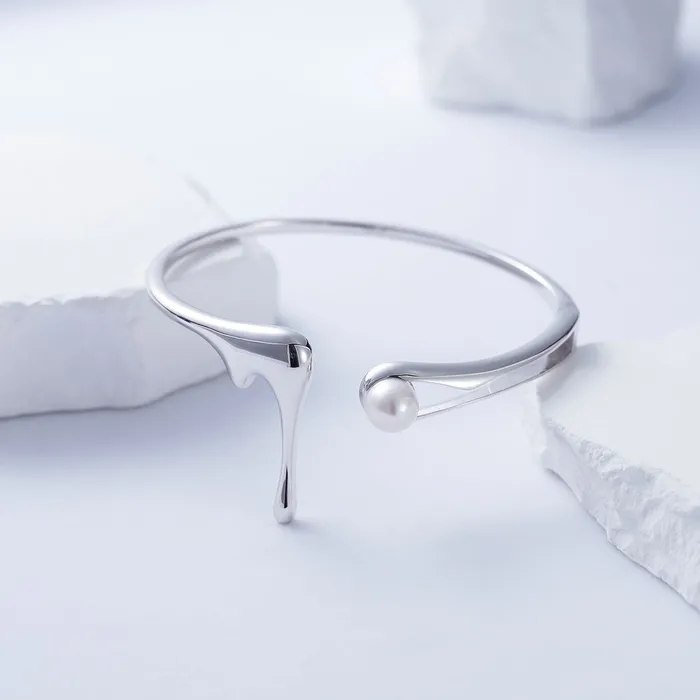 Earrings Pearly Lustre Top Grade Freshwater Pearl Arm Cuff WB00220 FLUID