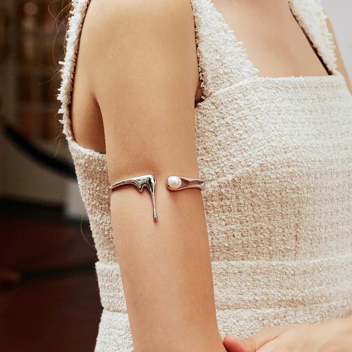 Earrings Pearly Lustre Top Grade Freshwater Pearl Arm Cuff WB00220 FLUID