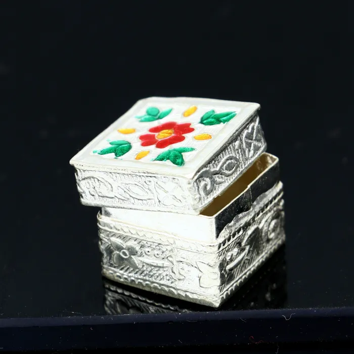 Earrings TRIBAL ORNAMENTS Vintage style 925 sterling silver handmade gorgeous square shape small trinket kajal box casket box container box silver article stb359