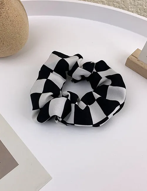 H635 Black White Large Checkerboard Hair Scrunchie 02 Rings