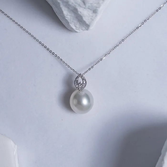 Necklaces Pearly Lustre 18K Solid Gold Australian White Saltwater Pearl Necklace KN00115