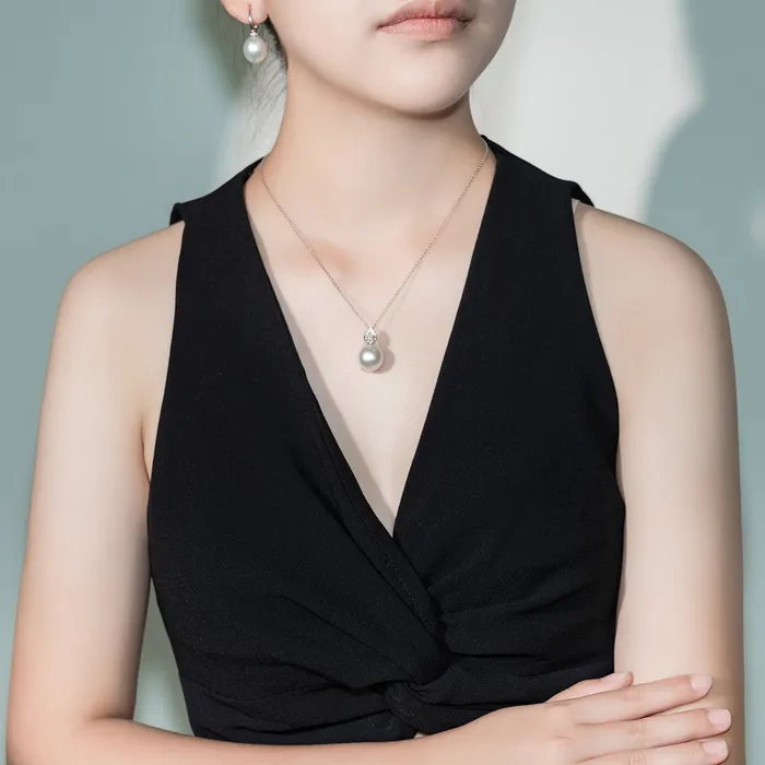 Necklaces Pearly Lustre 18K Solid Gold Australian White Saltwater Pearl Necklace KN00115
