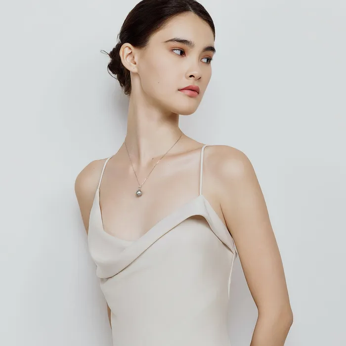 Necklaces Pearly Lustre Saltwater Tahitian Pearl 18K Solid Gold Necklace KN00254
