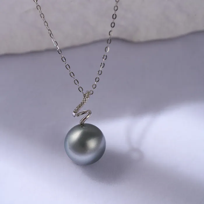Necklaces Pearly Lustre Saltwater Tahitian Pearl 18K Solid Gold Necklace KN00254