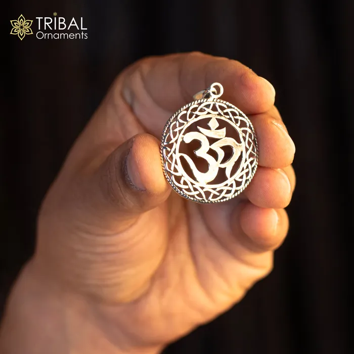 Necklaces TRIBAL ORNAMENTS 925 sterling silver handmade mantra symbol Aum OM pendant amazing stylish unisex pendant locket personalized new fancy jewelry ssp568
