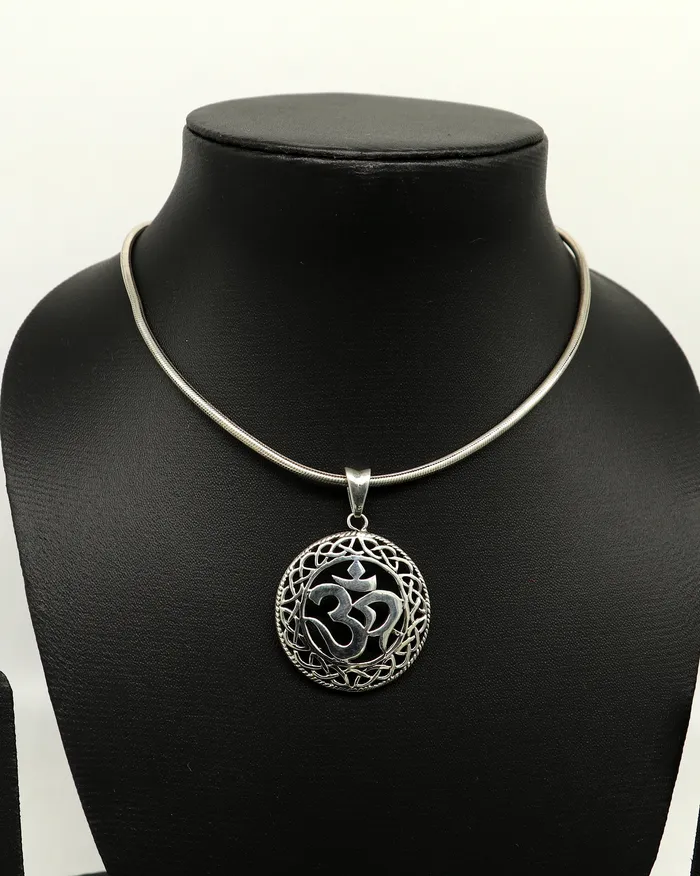 Necklaces TRIBAL ORNAMENTS 925 sterling silver handmade mantra symbol Aum OM pendant amazing stylish unisex pendant locket personalized new fancy jewelry ssp568