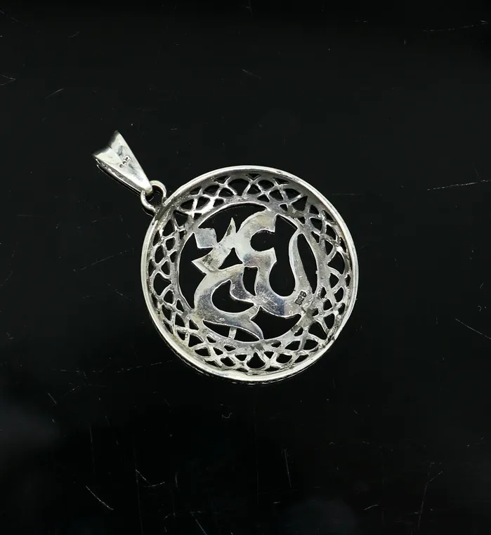 Necklaces TRIBAL ORNAMENTS 925 sterling silver handmade mantra symbol Aum OM pendant amazing stylish unisex pendant locket personalized new fancy jewelry ssp568