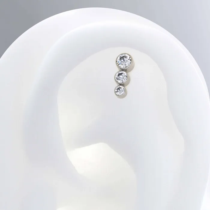 Neometal Inc Rings BezelSet Faceted 3 Gem Cluster Tapered