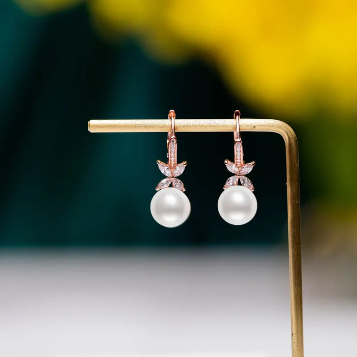 Pearly Lustre Earrings Elegant Freshwater Pearl Earrings WE00328 EVERLEAF