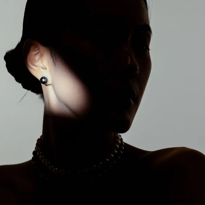 Pearly Lustre Earrings Top Grade 18K Gold Tahitian Pearl Earrings KE00222