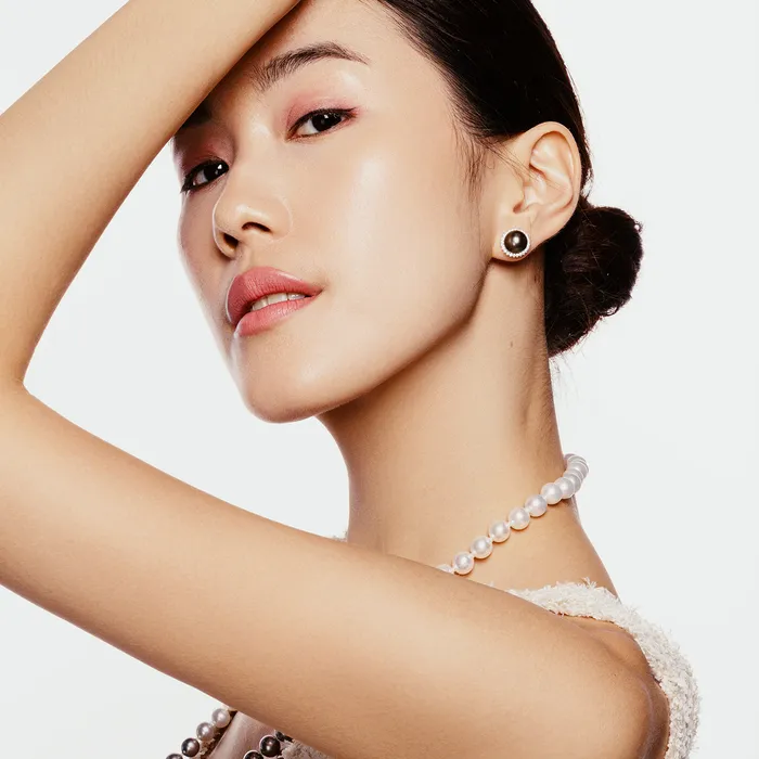 Pearly Lustre Earrings Top Grade 18K Gold Tahitian Pearl Earrings KE00222
