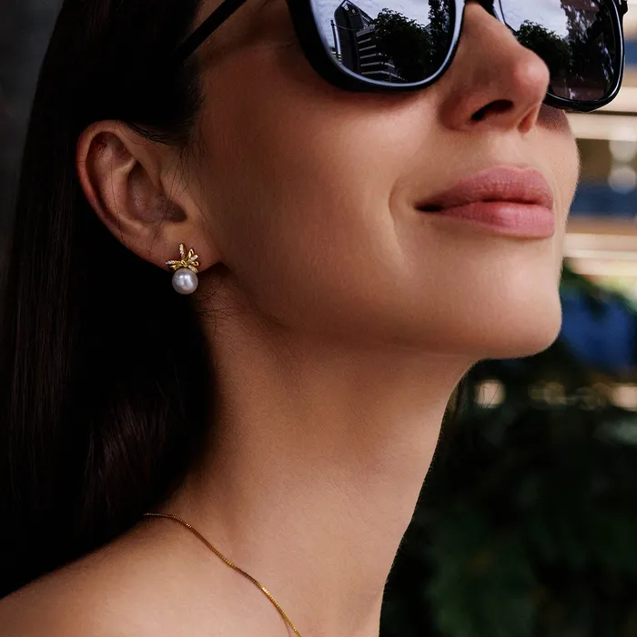 Pearly Lustre Freshwater Pearl Earrings WE00380 RIBBON Earrings