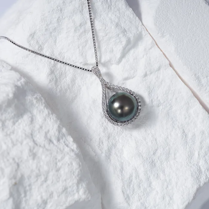 Pearly Lustre Necklaces Elegant Tahitian Pearl Necklace WN00619