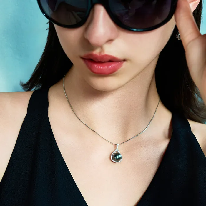 Pearly Lustre Necklaces Elegant Tahitian Pearl Necklace WN00619