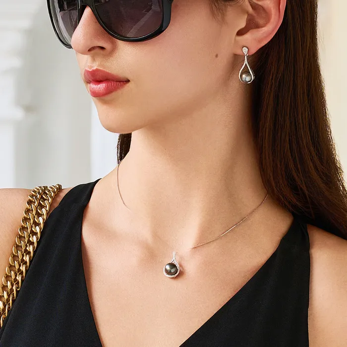 Pearly Lustre Necklaces Elegant Tahitian Pearl Necklace WN00619