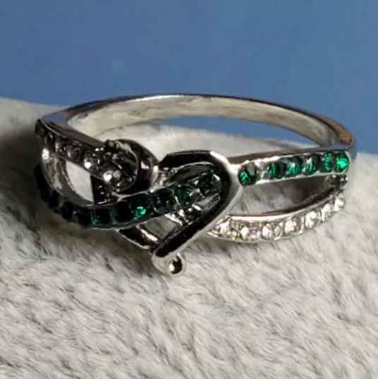 R624 Silver Heart Green Rhinestone Ring alice Rings