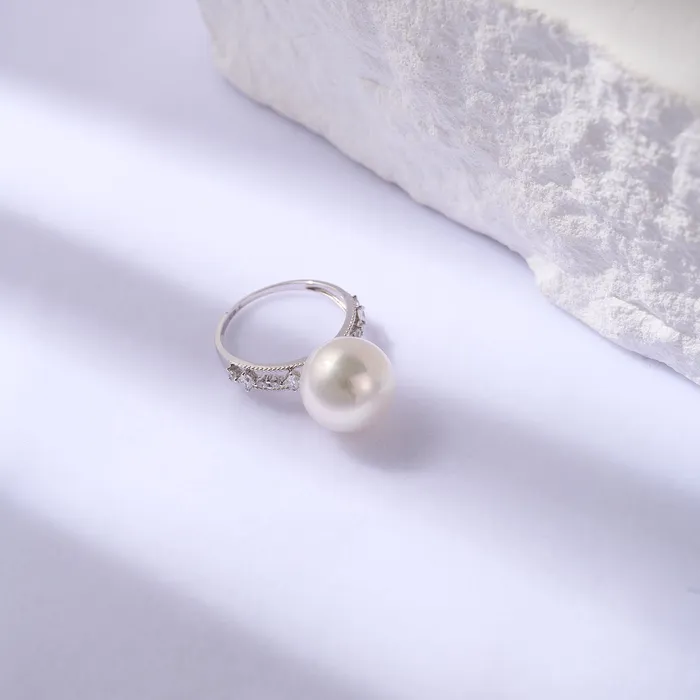 Rings Pearly Lustre 18K Gold Edison Pearl Ring KR00107