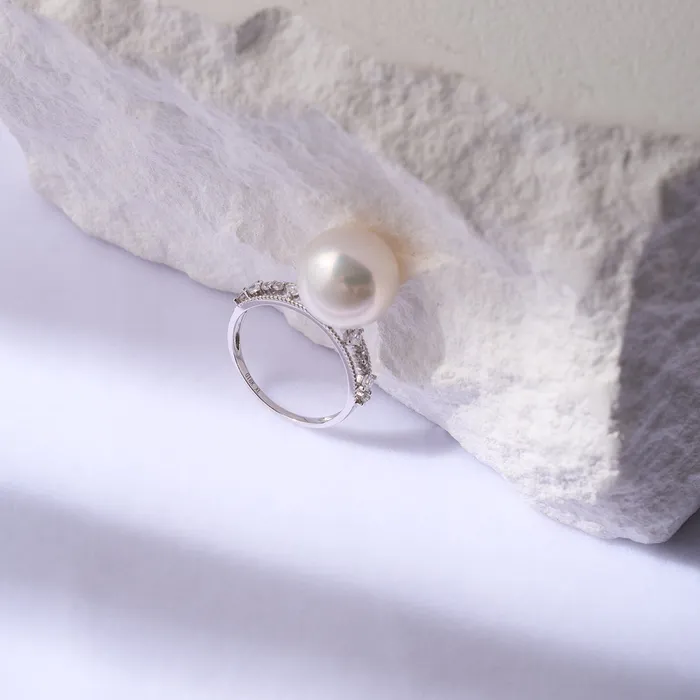 Rings Pearly Lustre 18K Gold Edison Pearl Ring KR00107