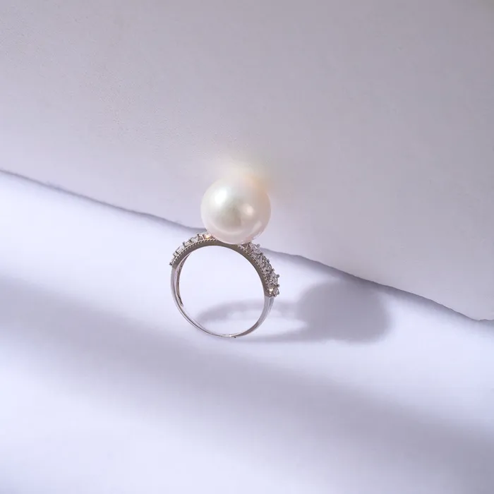 Rings Pearly Lustre 18K Gold Edison Pearl Ring KR00107