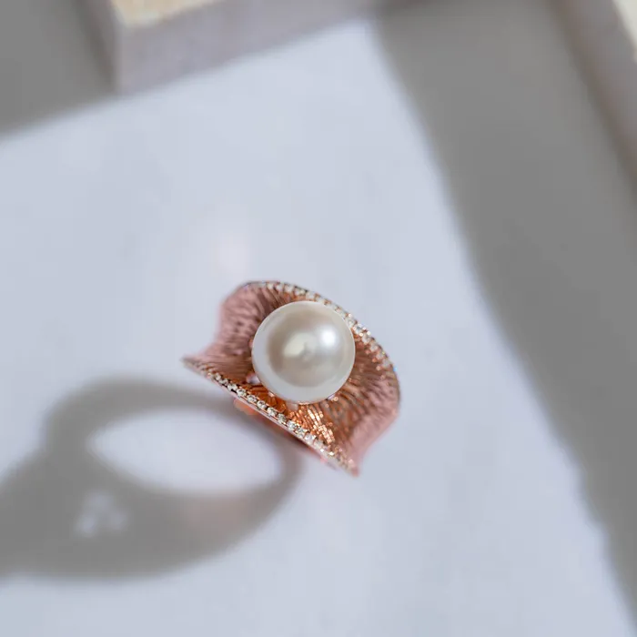 Rings Pearly Lustre Elegant Freshwater Pearl Ring WR00139