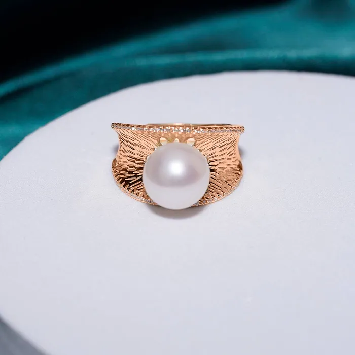 Rings Pearly Lustre Elegant Freshwater Pearl Ring WR00139