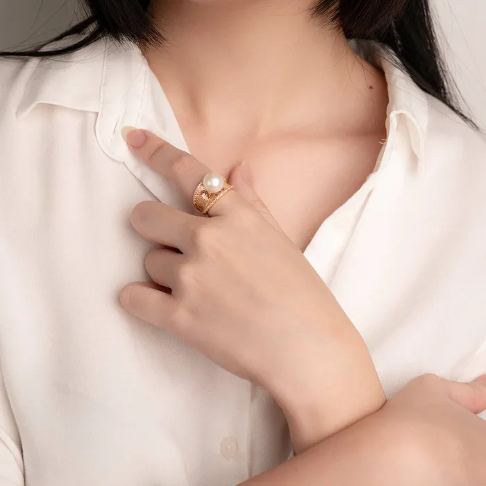 Rings Pearly Lustre Elegant Freshwater Pearl Ring WR00139