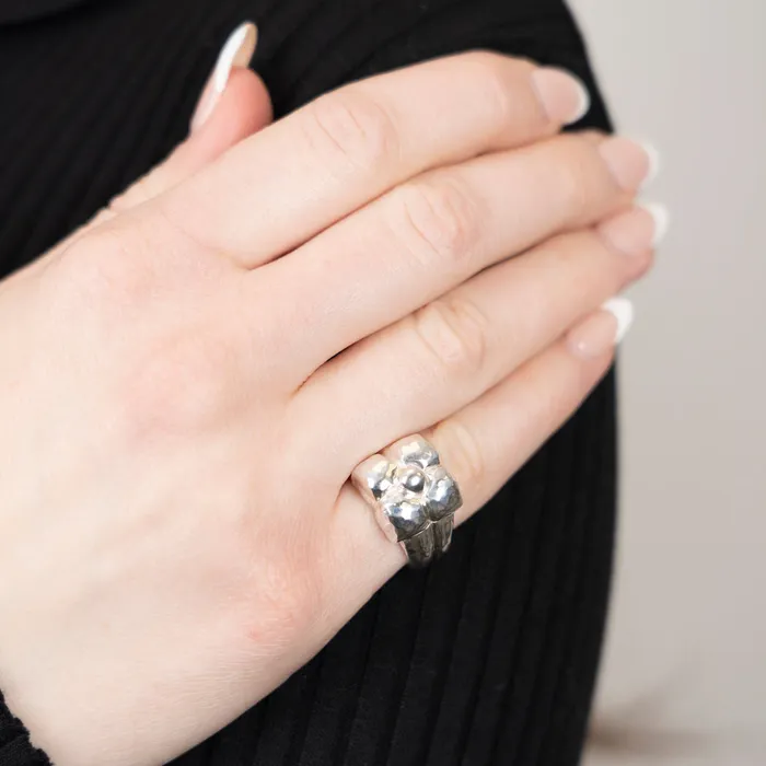Rings Tiffany Co PreOwned Tiffany Co Paloma Picasso Hammered Fiore Flower Ring Rings Tiffany Co PreOwned Tiffany Co Paloma Picasso Hammered Fiore Flower Ring