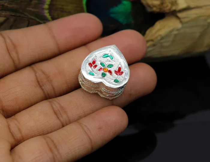 Sindur box 925 sterling silver handmade gorgeous heart shape small eyes kajal box trinket box casket box container box silver article stb80 TRIBAL ORNAMENTS Rings