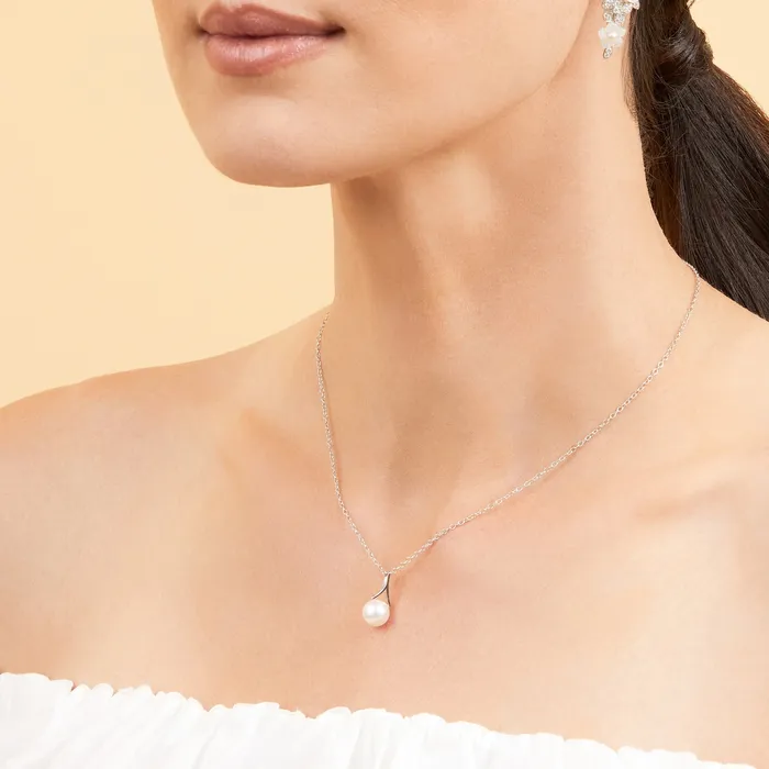spt Necklaces Freshwater Pearl Wren Pendant